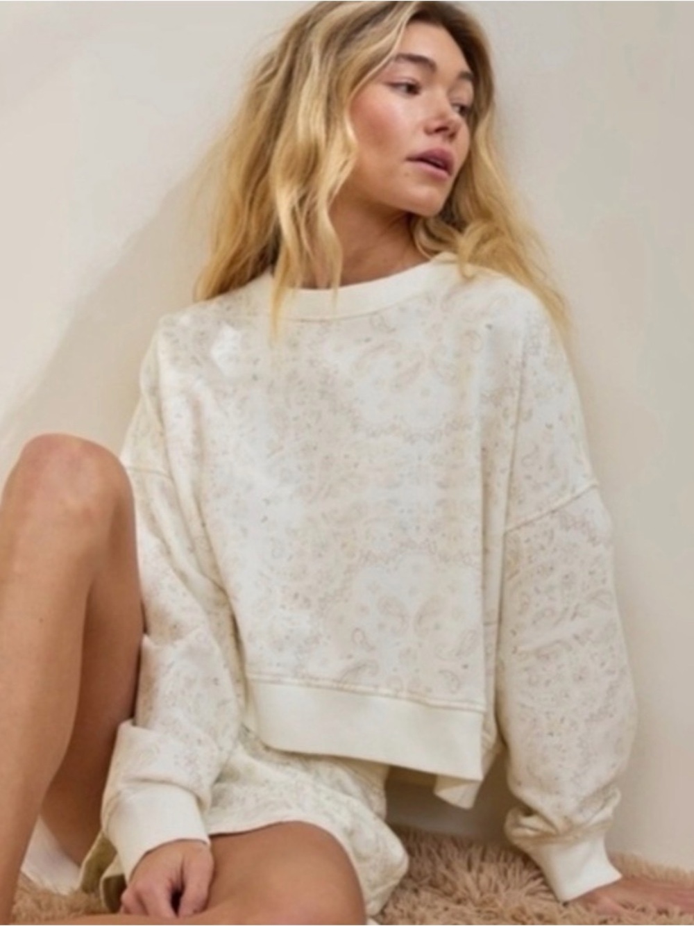 Aerie white paisley print sweatshirt Size L